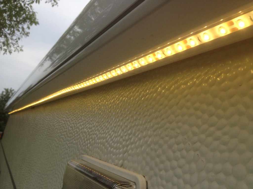 LED-Leiste unter der Markise angebracht - Wohnmobil Forum Seite 1